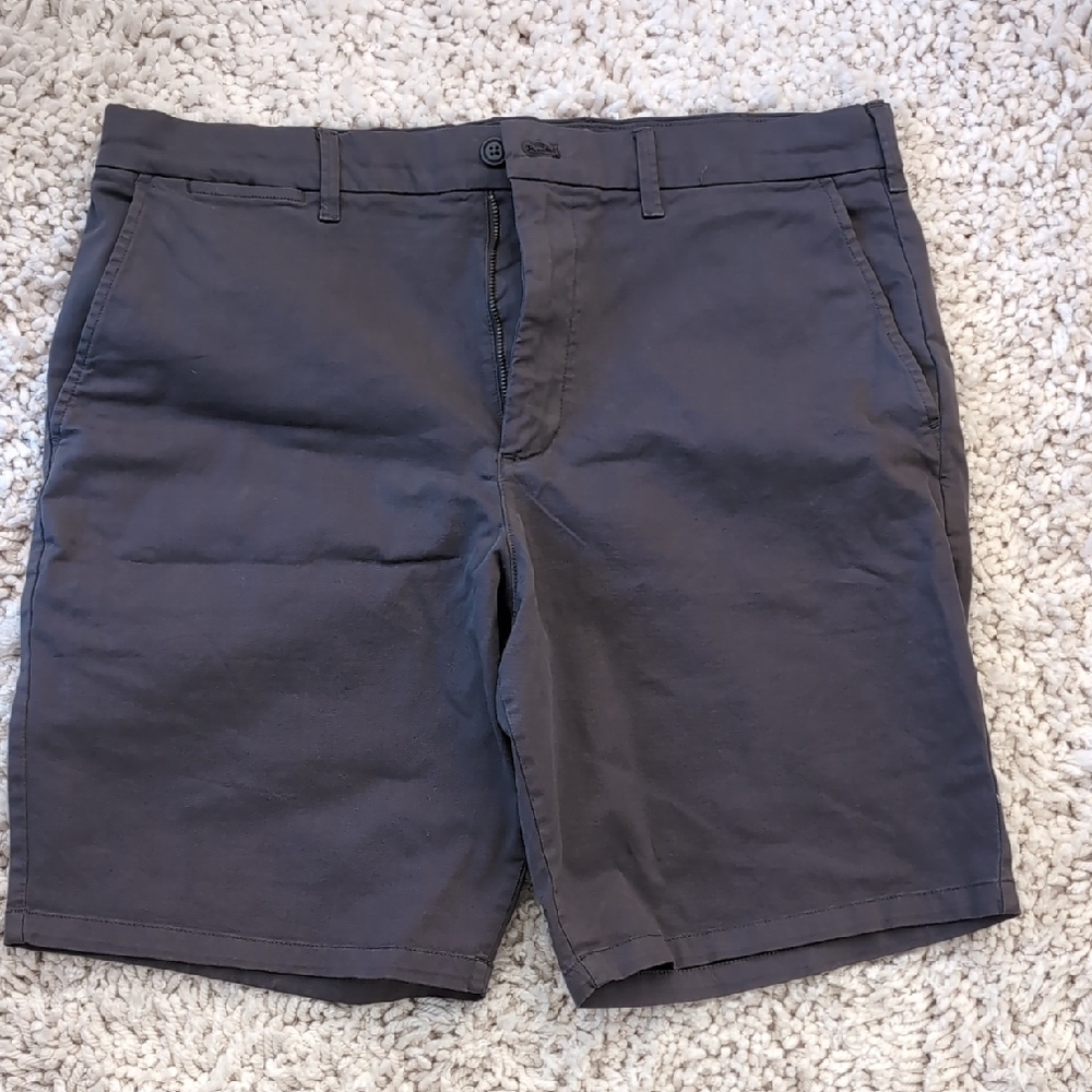 GAP Men's Charcoal Flat Front Shorts